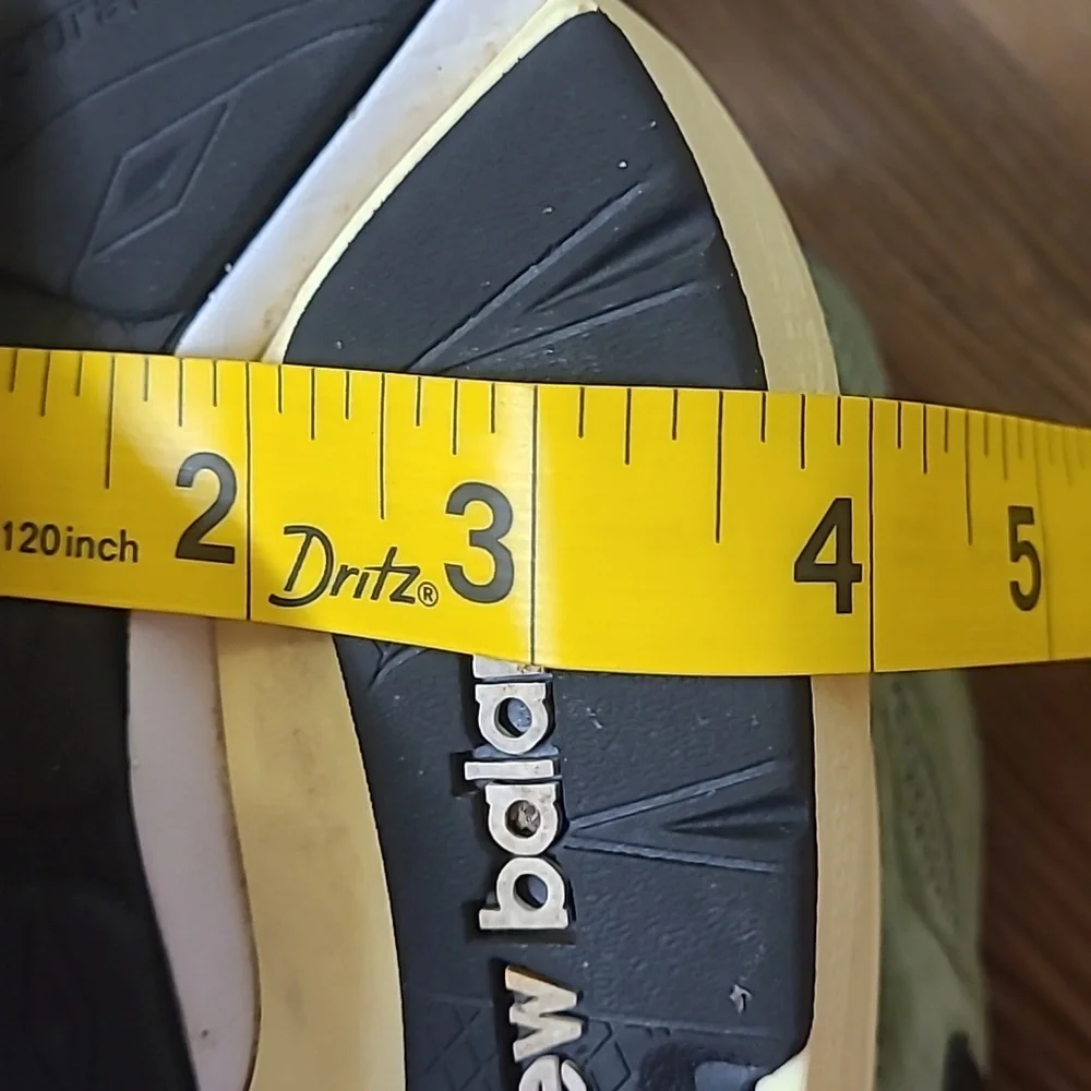 New Balance Men's Olive and‎ Black Sneakers